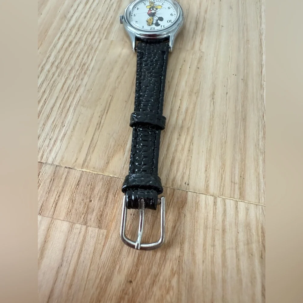 Lorus Disney Mickey Mouse moving arms classic watch NEW BATTERY
